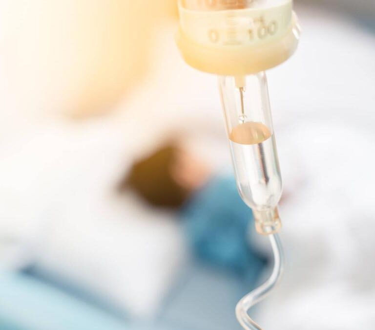 Un bebé de seis meses fue rescatado con vida en medio del lodo tras deslizamiento en Bello, Antioquia