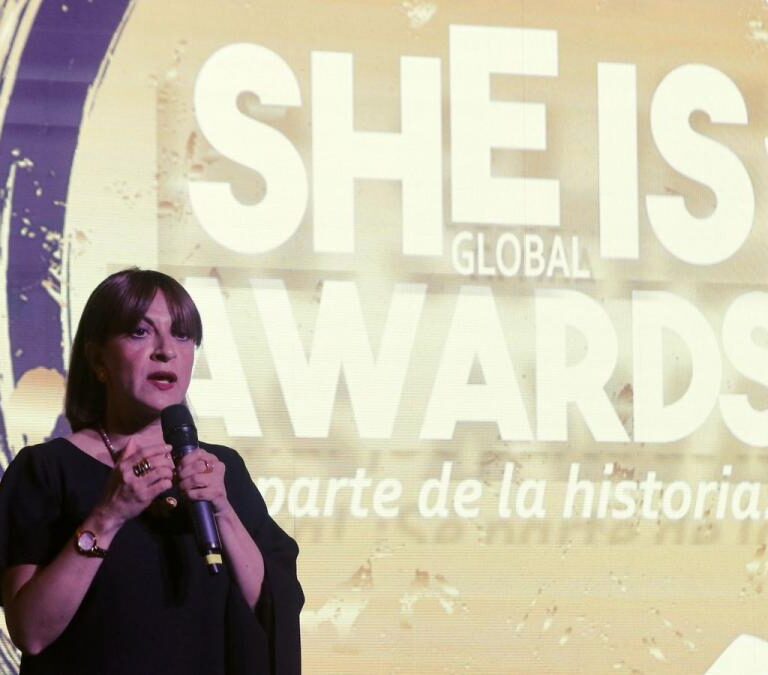 Jineth Bedoya es reconocida con el premio Trayectoria de vida en el She is Global Forum 2024 en Medellín