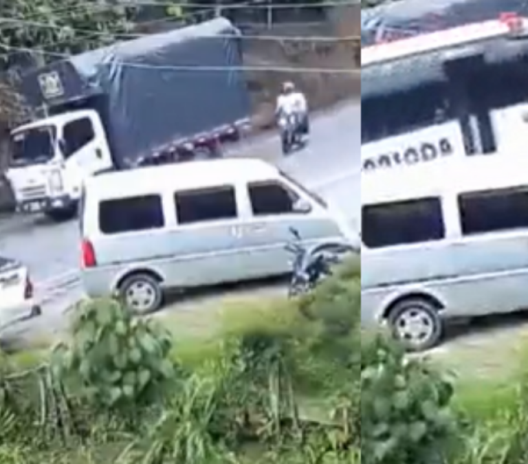 Video de fatal accidente por moto que chocó de frente con un bus de servicio público en Antioquia; dos fallecidos