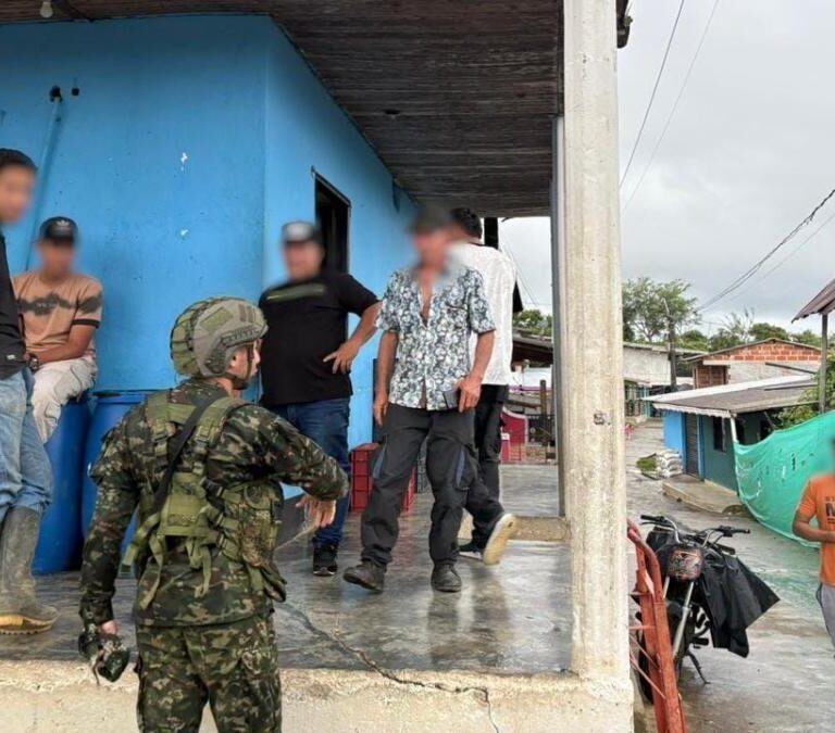 Ejército llegó a Valdivia, donde hay más de 200 desplazados por combates