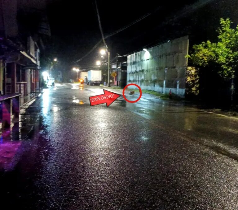 artefacto explosivo detonó cerca del comando de Policia de Puerto Valdivia