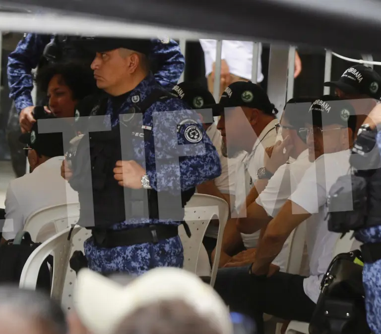 El historial criminal de los cabecillas de la ‘mesa de paz’ presentes en el evento del presidente Petro en Medellín